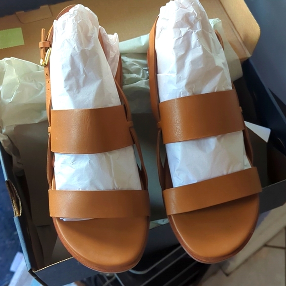 Flynn sandals (sz 7) - Picture 3 of 10